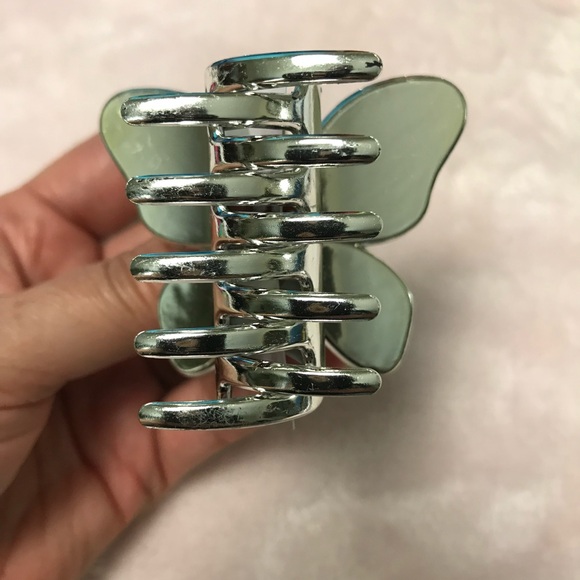 ✨✨5/$10✨✨ Butterfly Fashion Hair Accessories Claw Clip Silver & Rhinestones New - Picture 6 of 14